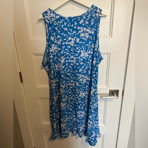 SALE 3/$15 Sleeveless Nightgown from Draper James with blue and white flowers - Picture 2 of 4